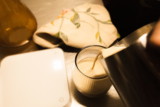 Descubre en Ofelia Kitchen la famosa receta de café con leche y calabaza de Ofelia Concept Store.